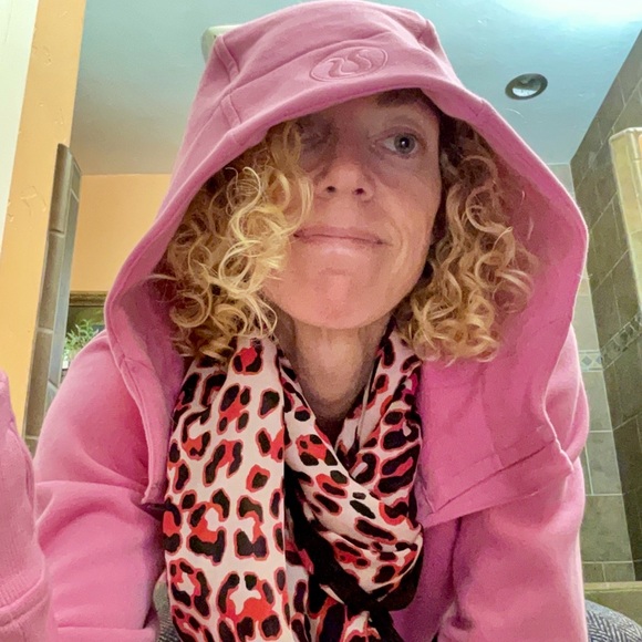 PRICE DROP! NWOT LULULEMON PINK SCUBA HOODIE!! - Picture 9 of 15